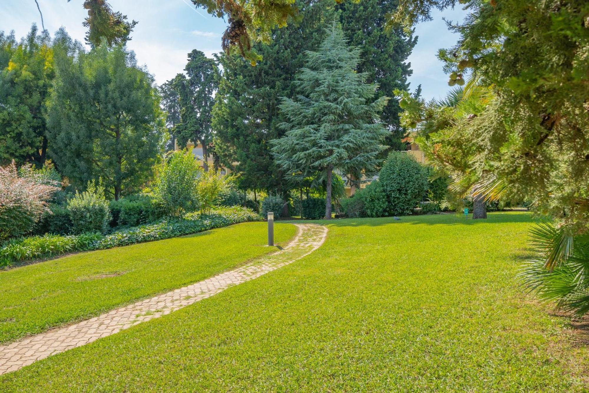 Les 15 Pins & La Mer -Your Green Getaway Near Sea & Beach Antibes Exteriér fotografie