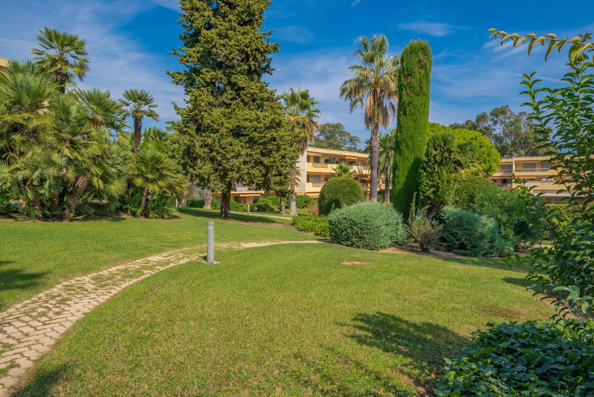 Les 15 Pins & La Mer -Your Green Getaway Near Sea & Beach Antibes Exteriér fotografie